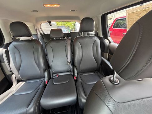 Used 2026 Kia Carnival FWD image 35