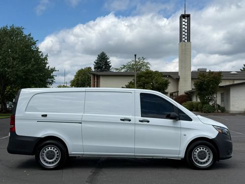 Used 2022 Mercedes-Benz Metris image 7