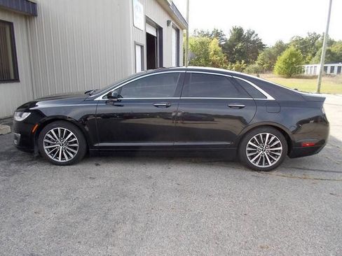 Used 2020 Lincoln MKZ image 2