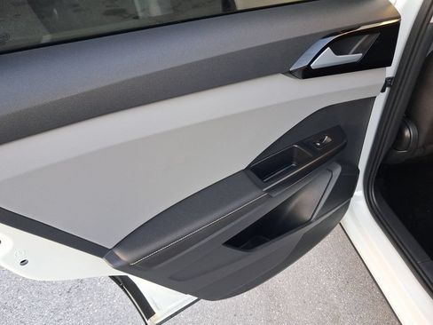 Certified 2024 Volkswagen Taos S FWD image 11