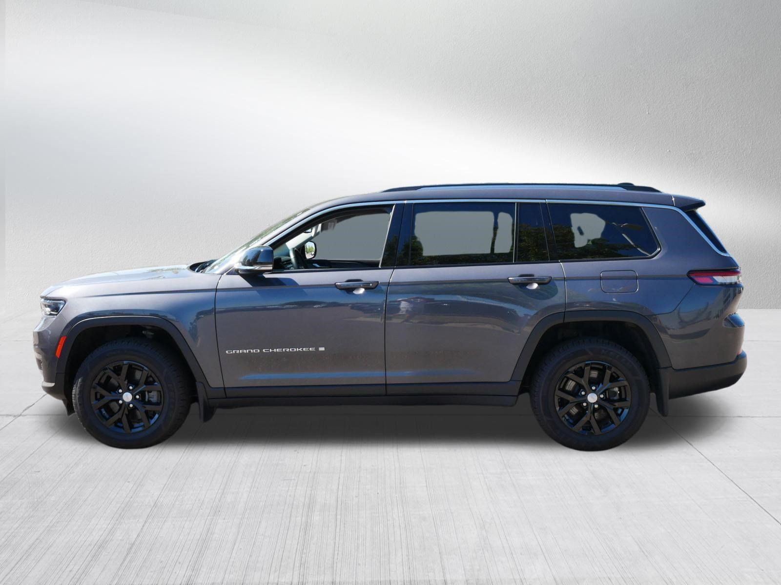 Used 2022 Jeep Grand Cherokee L Limited AWD/4WD image 4