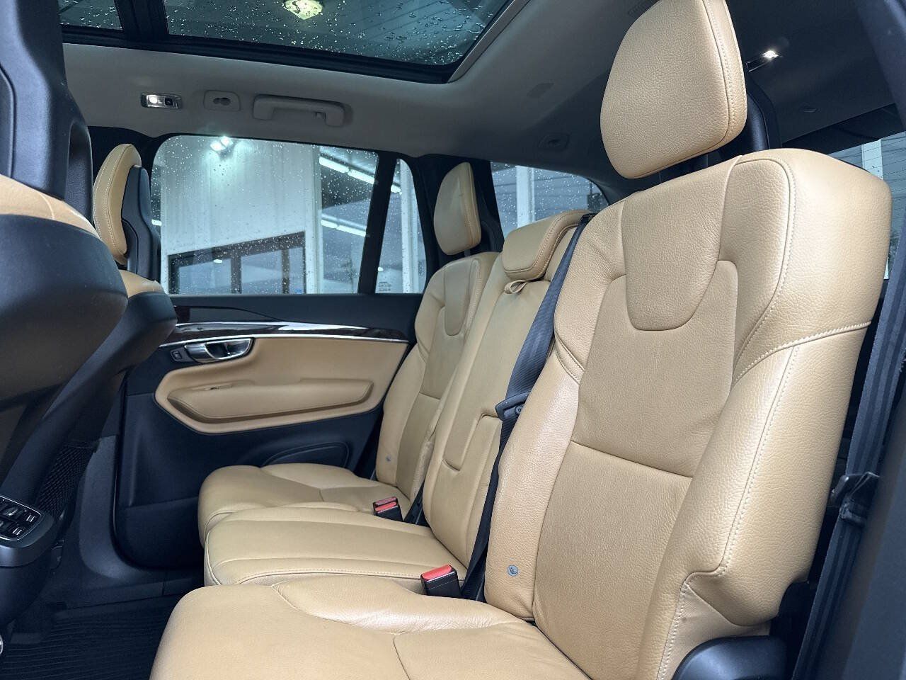 Used 2016 Volvo XC90 T6 Momentum w/ Momentum Plus Package AWD/4WD image 28