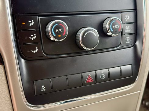 Used 2011 Jeep Grand Cherokee Laredo w/ Security & Convenience Group AWD/4WD image 29