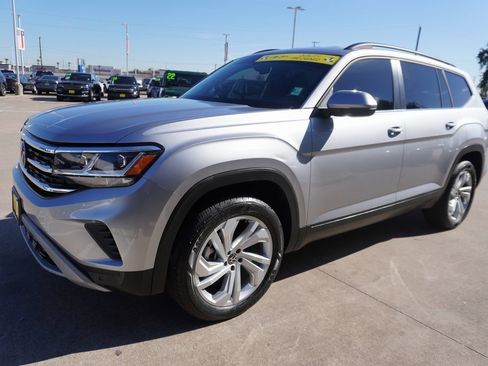 Used 2023 Volkswagen Atlas SE image 3