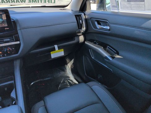 New 2026 Nissan Pathfinder SL image 19