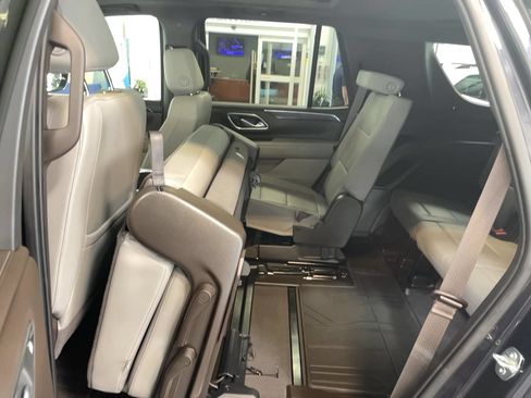 Used 2023 Chevrolet Tahoe Z71 w/ Luxury Package AWD/4WD image 25