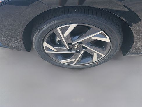 New 2026 Hyundai Elantra Limited FWD image 23
