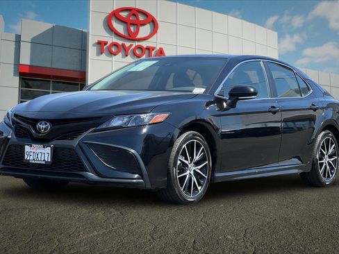 Used 2023 Toyota Camry SE FWD image 7