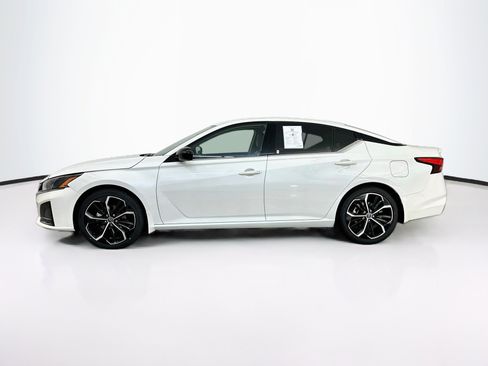 Used 2023 Nissan Altima 2.5 SR FWD image 4