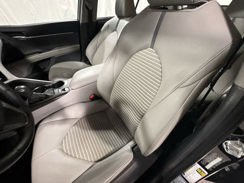 Used 2023 Toyota Camry SE image 18