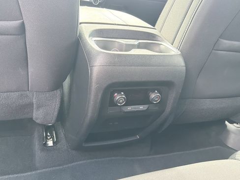 Used 2025 Chevrolet Traverse LT FWD image 10