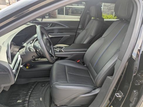 Used 2024 Cadillac Lyriq Luxury AWD/4WD image 11