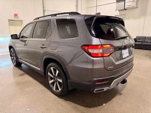 Used 2025 Honda Pilot Elite image 7