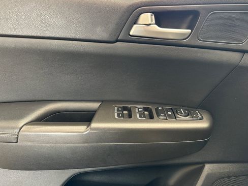 Used 2020 Kia Sportage S image 11