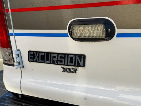 Used 2005 Ford Excursion XLT image 41