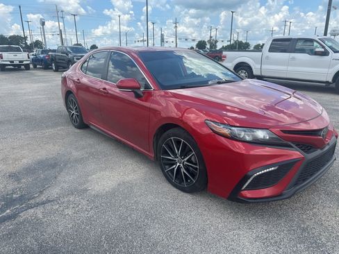 Used 2022 Toyota Camry SE FWD image 7