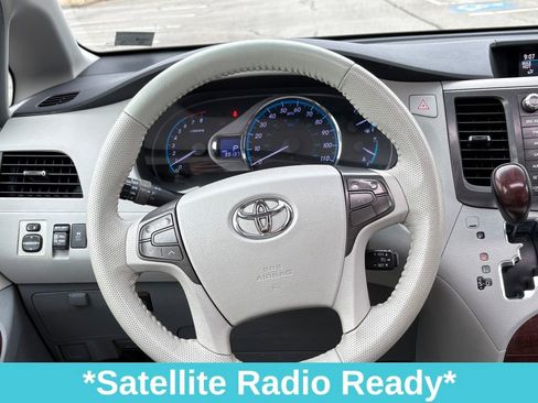 Used 2011 Toyota Sienna XLE image 19