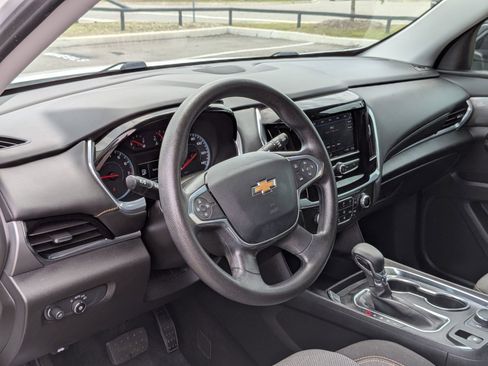 Used 2021 Chevrolet Traverse LS FWD image 4