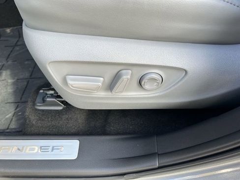 Used 2025 Toyota Highlander Limited image 10