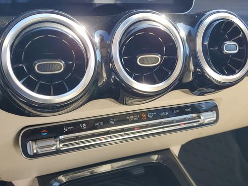 Used 2020 Mercedes-Benz GLB 250 4MATIC image 35