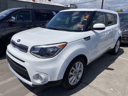 Used 2018 Kia Soul + FWD image 2