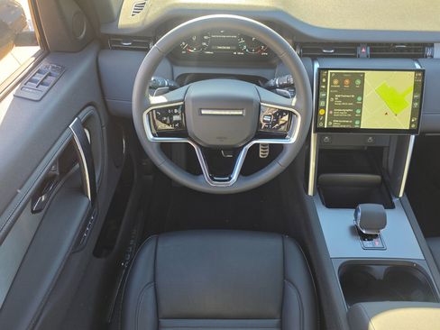 Used 2024 Land Rover Discovery Sport Dynamic SE image 15