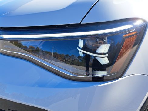 New 2026 Volkswagen Taos SE image 14