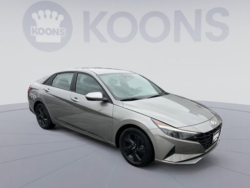 Used 2023 Hyundai Elantra SEL image 10