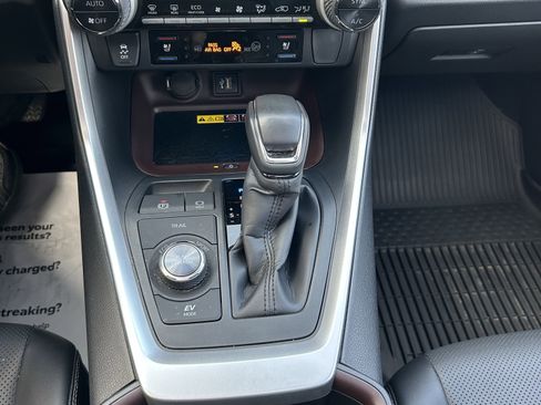 Used 2024 Toyota RAV4 Limited w/ Advanced Technology Package image 31