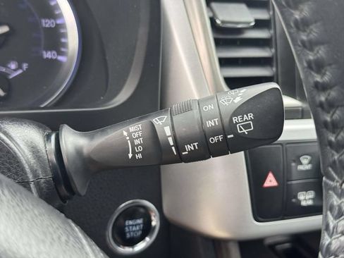 Used 2019 Toyota Highlander XLE AWD/4WD image 24