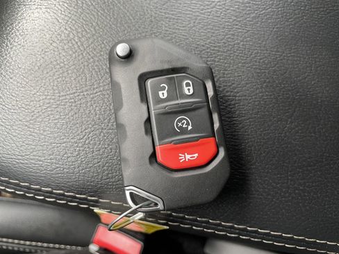 Certified 2022 Jeep Gladiator Overland w/ Popular Equipment Package image 26