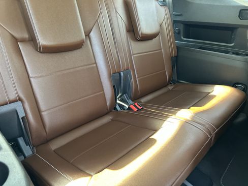 Used 2023 Volkswagen Atlas SE w/ Panoramic Sunroof Package FWD image 12