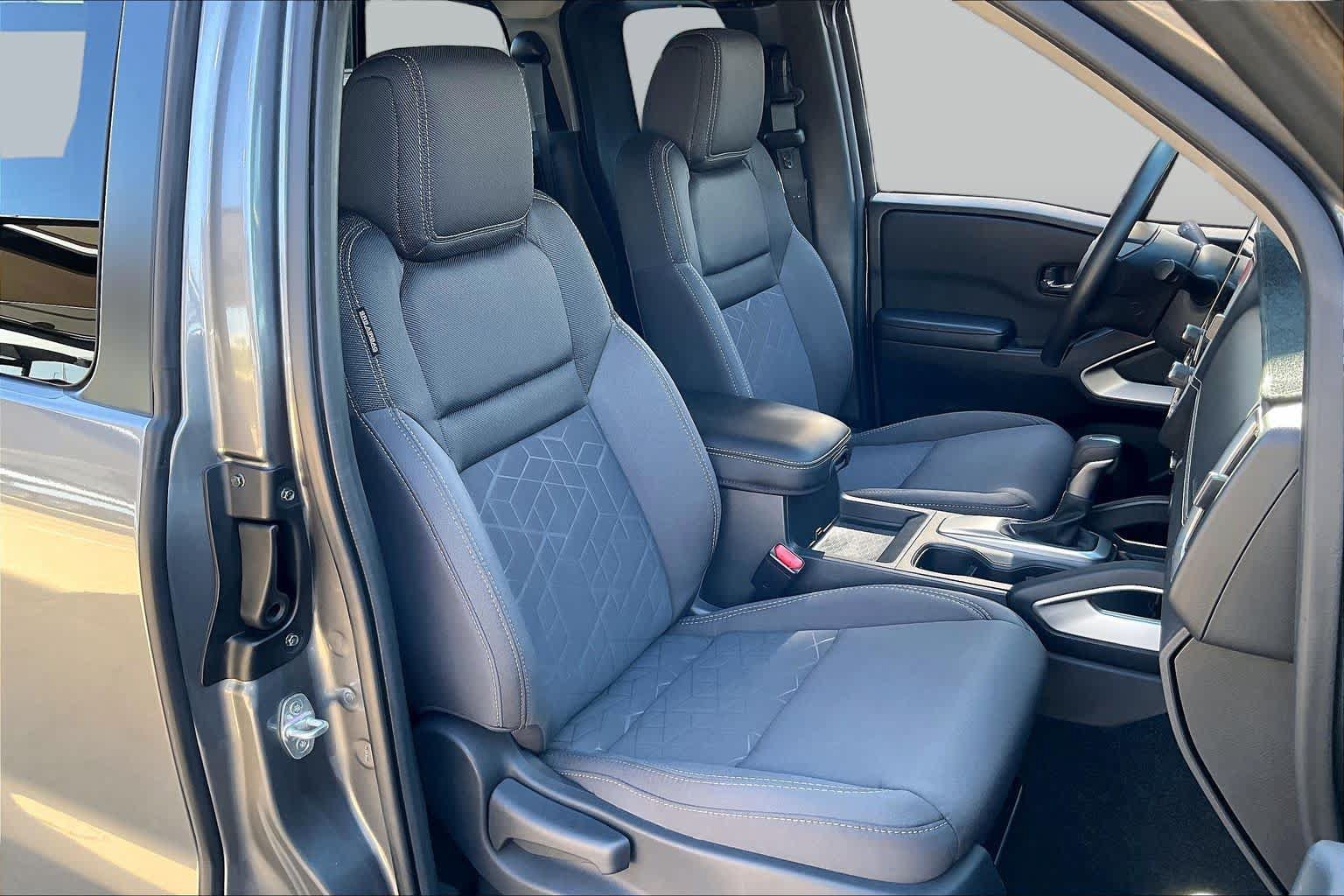 Used 2025 Nissan Frontier SV RWD image 10