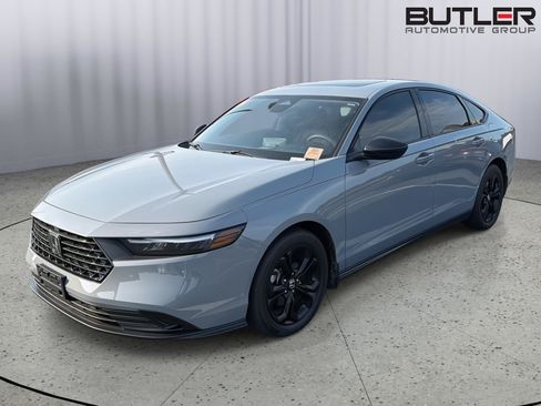 Used 2025 Honda Accord SE image 2