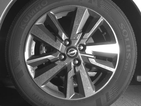 Used 2025 Nissan Versa SV image 12