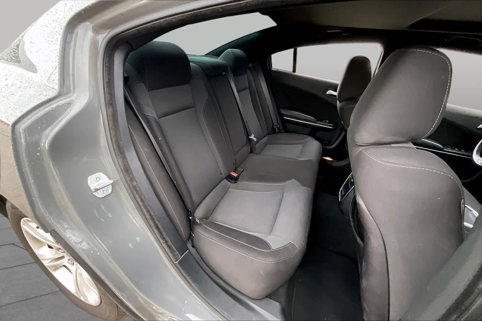 Used 2019 Dodge Charger SXT RWD image 18