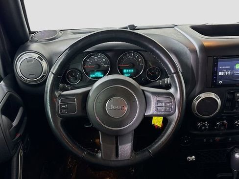 Used 2017 Jeep Wrangler Unlimited Sahara AWD/4WD image 10