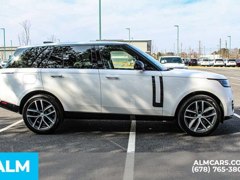 Used 2024 Land Rover Range Rover SE image 9