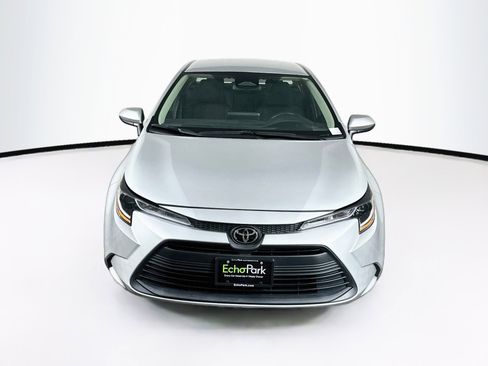 Used 2024 Toyota Corolla LE FWD image 2