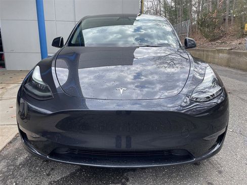 Used 2025 Tesla Model Y Long Range image 2