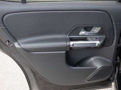 Used 2023 Mercedes-Benz GLB 250 4MATIC image 12