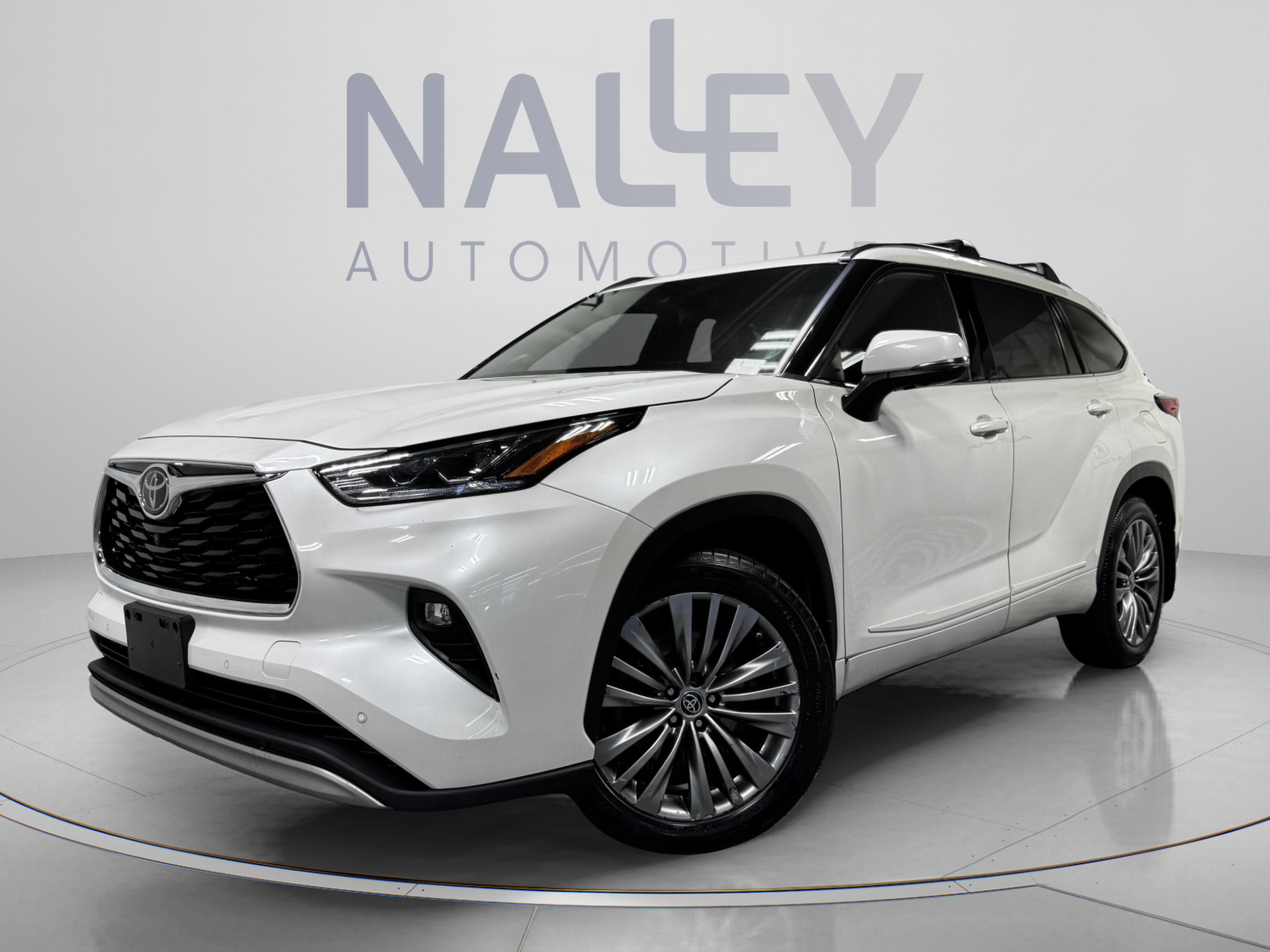 Used 2021 Toyota Highlander Platinum AWD/4WD image 1