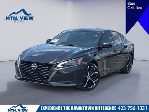 Used 2024 Nissan Altima 2.5 SR w/ SR Premium Package FWD image 1