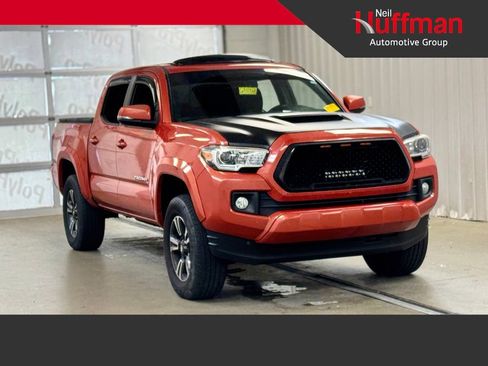 Used 2017 Toyota Tacoma TRD Sport w/ Premium & Technology Package AWD/4WD image 1