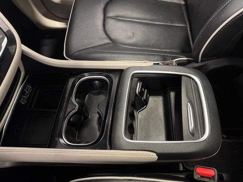 Used 2023 Chrysler Pacifica Limited FWD image 39