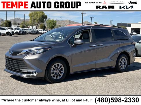 Used 2023 Toyota Sienna XLE w/ XLE Plus Package image 1