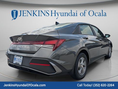 New 2026 Hyundai Elantra SE FWD image 3
