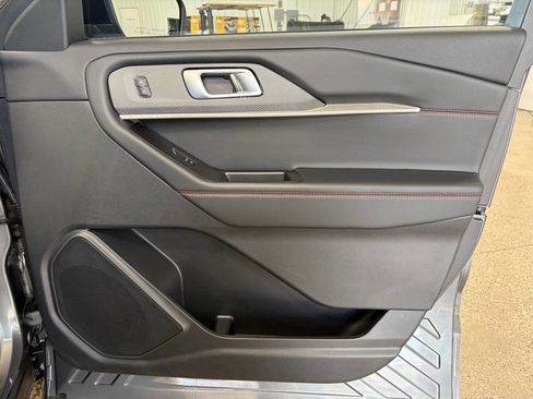 Used 2025 Ford Explorer ST-Line w/ ST-Line Street Pack image 38