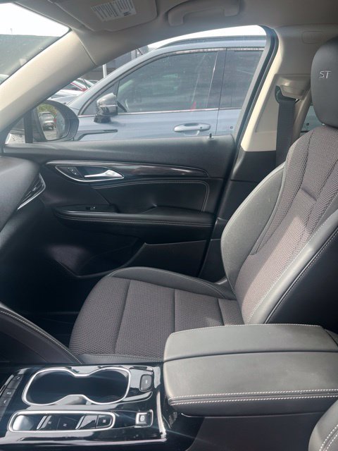 Used 2022 Buick Envision Preferred w/ Sport Touring Package FWD image 14