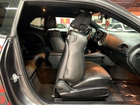 Used 2018 Dodge Challenger R/T Scat Pack w/ Leather Interior Group RWD image 43